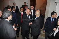 بالصور: وزير الثقافة والسياحة التركي يزور مدينة يافا ويؤدي الصلاة في مسجد المحمودية